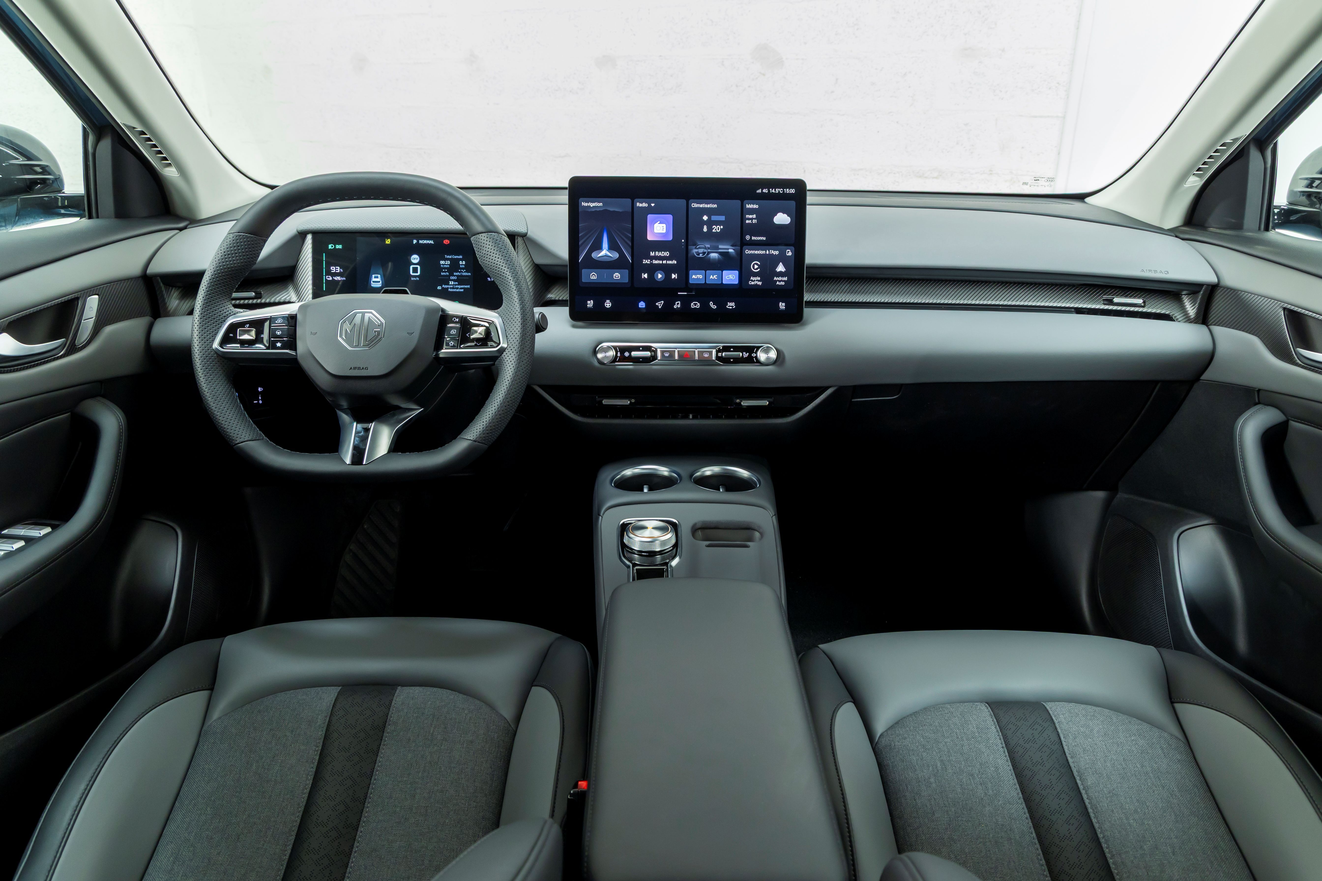 MGS5 intérieur, écran plus volant 